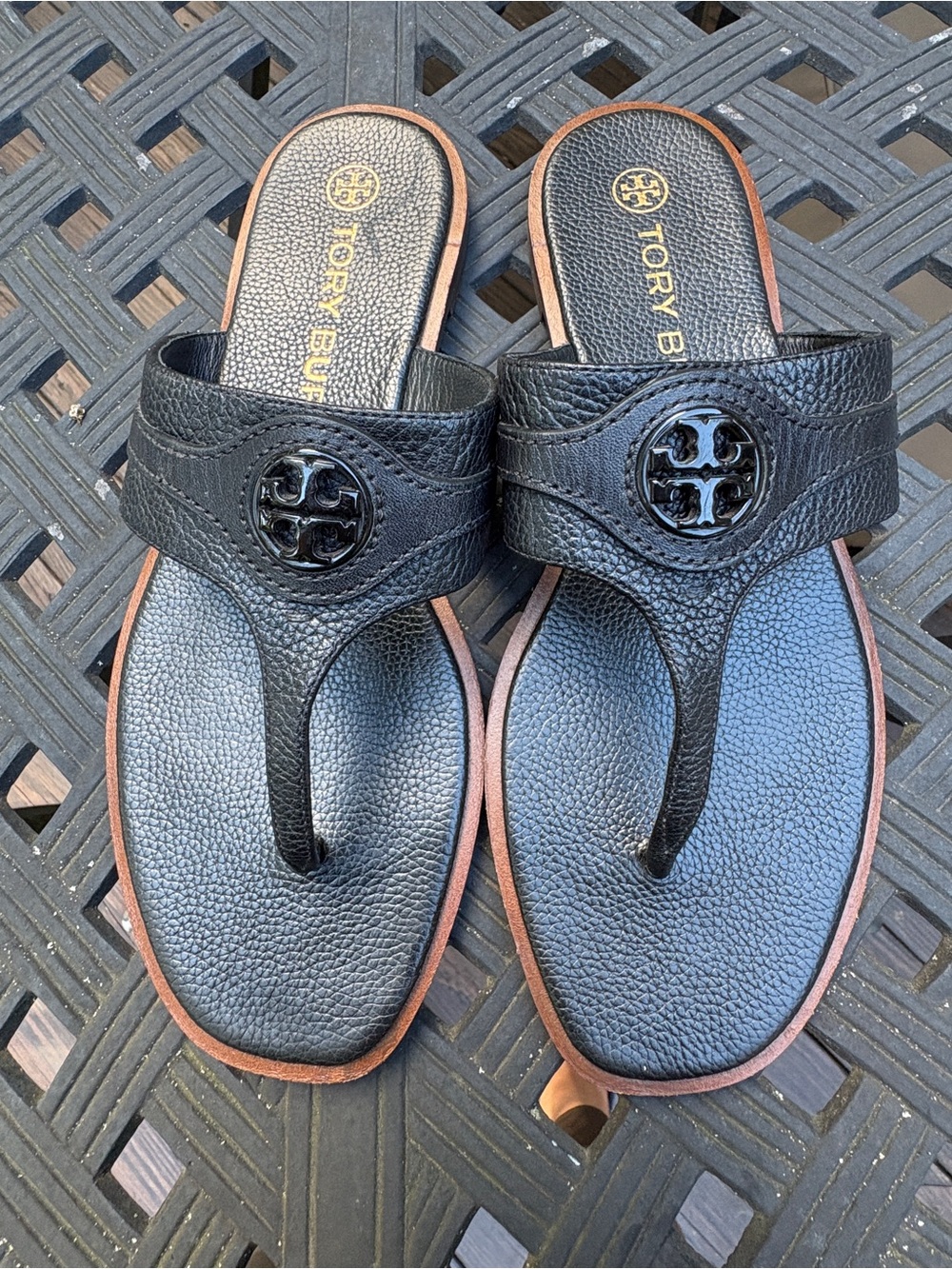 Tory Burch Carson Thong Welt Sandals in Black Pebbled Leather
